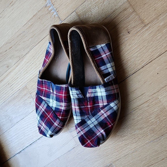 Toms Plaid Flats in Red and Blue - Picture 3 of 3
